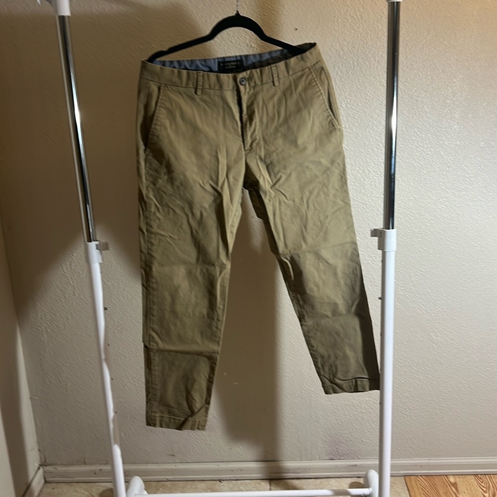 Banana Republic Men's Mason Fit Khaki Chinos - Light Olive/Tan (33X30)